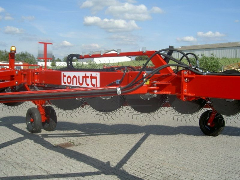 Schwader типа Tonutti V24  PRO version, Gebrauchtmaschine в Randers Sv (Фотография 5)