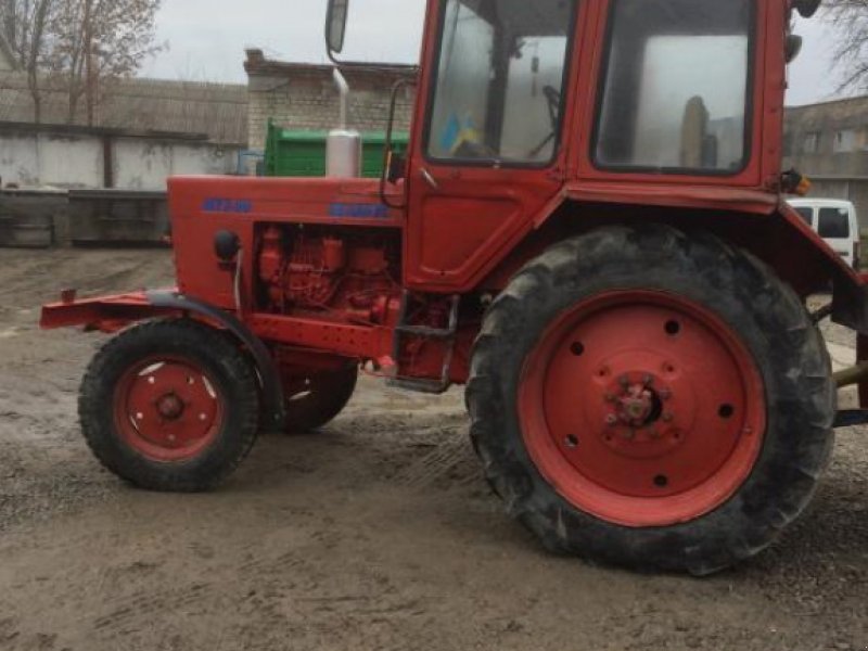 Oldtimer-Traktor типа Belarus Беларус-80, Neumaschine в Камянець-Подільский